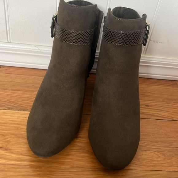 Karen Scott booties - Picture 3 of 9